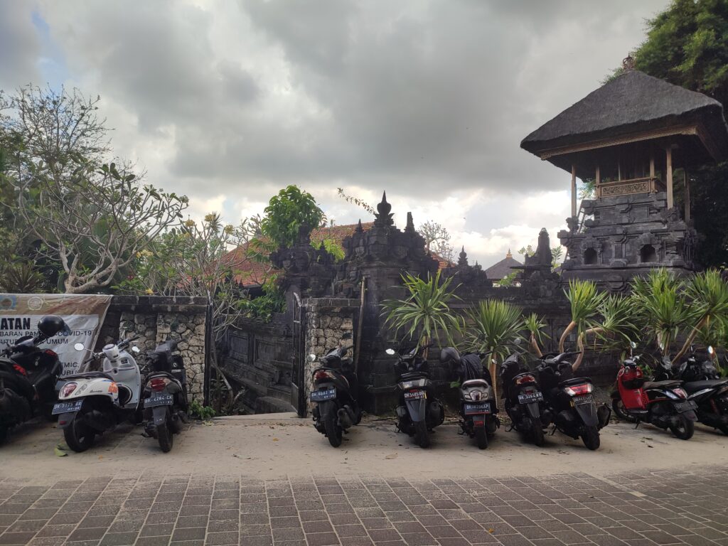 Sundara and temple